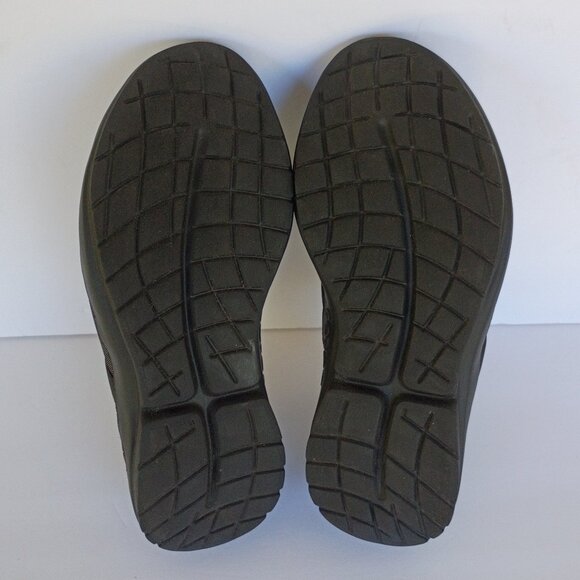 Oofos Oomg Low Slip On Shoe Size 10 EUC - Picture 8 of 10
